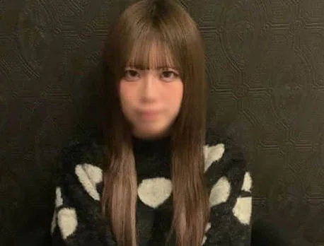 FC2PPV-4641432 E罩杯少女展现模特级脸