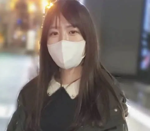 FC2PPV-4618579 敏感的女孩在裤子里藏了一个遥控振动器