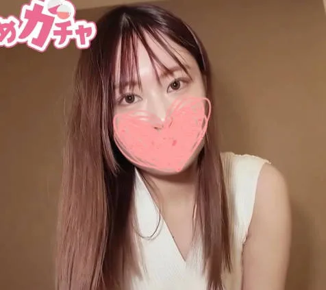FC2PPV-4673945 她是一名刚入学的大学生按摩女郎