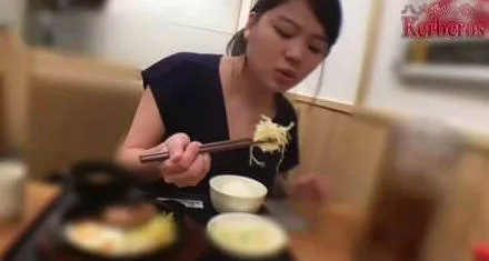 FC2PPV-932566 坐在路边的纯朴翘家女