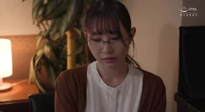akdl-325会社で嫌われている地味な先輩とのSEXがドストライクすぎて…五十嵐清華 浜辺栞帆 稲森あみ