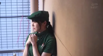 ebwh-231SEXのことで頭が一杯な牛丼チェーン店の巨乳JDバイトは店長のデカチンが気になって今日も仕事に手が付かない 福原みな