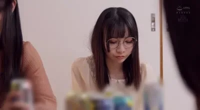 ROYD-247 王様ゲームで急接近した隠れ淫乱な地味巨乳と、一泊二日のラブラブ中出しセックス。 雛乃ゆな
