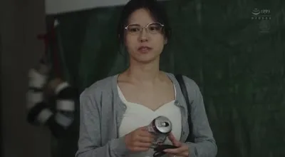 JUR-352 鳴り止まぬ工事の騒音。救いを求める人妻の声は無情にも掻き消されて…。 肉体労働者の性奴●と化す中出し輪●。 武藤あやか