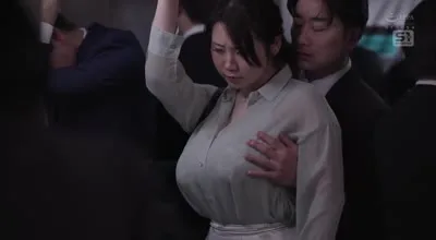 SONE-508 混み合った終電― 酔って緩い感じのOL― 偶然に触れたKカップ― もう我慢できずにメチャクチャ痴●しまくったら…まさかの俺のテクの虜に。 みなみ羽琉