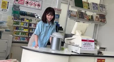 RKI-707 性欲溢れたコンビニバイト彼女は客がいるのにバイトテロ密会＆時短エロ奉仕でザーメンぶっこ抜き！！仕事終わりも変態オマ●コフル稼働でハメまくる24時間ド発情営業。 秋元さちか