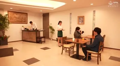 FOCS-262 あざと可愛い爆乳Hcupカフェ店員のノーブラパイズリ誘惑！お客に隠れて不倫沼に堕ちた中年店長と種付けプレスで中出しセックス 似鳥日菜