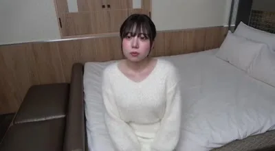 FC2PPV-4722815白皙美巨乳因紧张与快感皮肤发红出汗的19岁少女