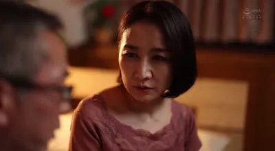 ROE-335 オナ禁して狂い始めた俺を見かねて…。 母親が隙を見ては搾精してきます。 瀬尾礼子