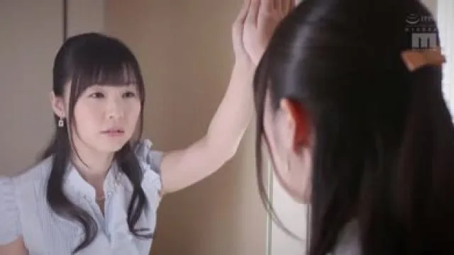 MIDE-545在公司内背着我女朋友露出内裤诱惑我的丝袜痴女社长蕾