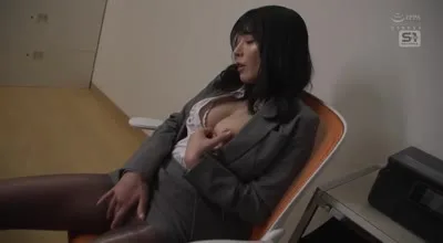 SONE-792 美人上司と愛妻家の僕、同じ部屋でベッドはひとつ。朝まで搾り尽くされた出張先NTR相部屋 金松季歩