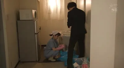 SONE-431 「こんなおばさんでいいの？」女を諦めていたオフィス清掃の人妻は男性新入社員の絶倫精力で若返る。 奥田咲