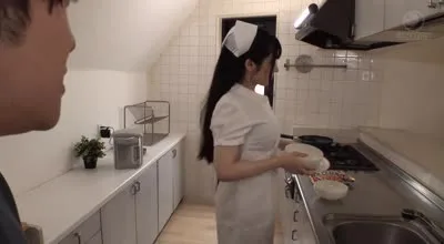 LULU-339 隣人の心優しい巨乳看護師に骨折でシコれないフリして性処理をお願いしたら自慰サポート手コキで13発おっぱいぶっかけ射精させてくれた。 胡桃さくら