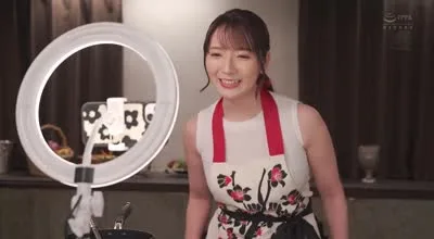 JUQ-949 ママ友に誘われたマッチングアプリで、‘推しの年下’を一緒に甘く飼い慣らす。 小花のん 佐伯紗優梨