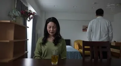 ROE-273 人妻を拘束椅子に放置して2時間…唾液だらだらのイグイグ変態女に育った話。 一色桃子