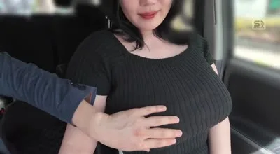 SONE-978 街行く男の視線を独占する 10度見級Kカップのエッロい女を連れて デカ乳露出街ぶらりした後ホテルに入って即ハメSEXしたくない？ みなみ羽琉