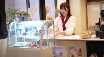 MIFD-485 新人 ミ〇ュ〇ン2つ星店で修行中の顔バレNGパティシエ素人娘 性欲強すぎて勢いでマスク取っちゃっておっぱい丸出し中出しAV debut！！ りんちゃん