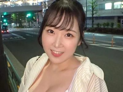 骑兵破解GANA-2906 マジ軟派、初撮。 1950 夜道を一人で歩くやたら薄着の女の子をナンパ！警戒心ゼロで楽々ホテインww脱がしてびっくり！ド級の天然爆乳が登