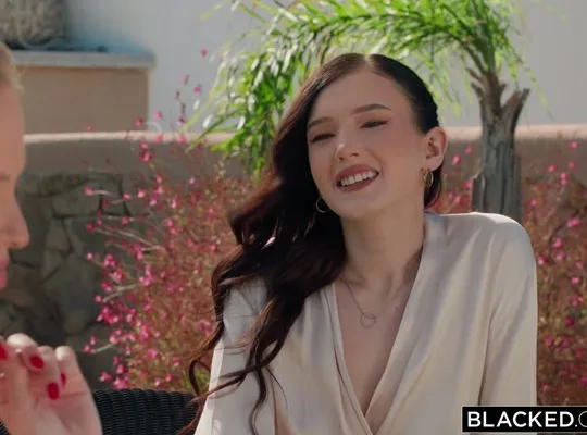BLACKED2026-03-30天然尤物借闺蜜的秘密男玩偶