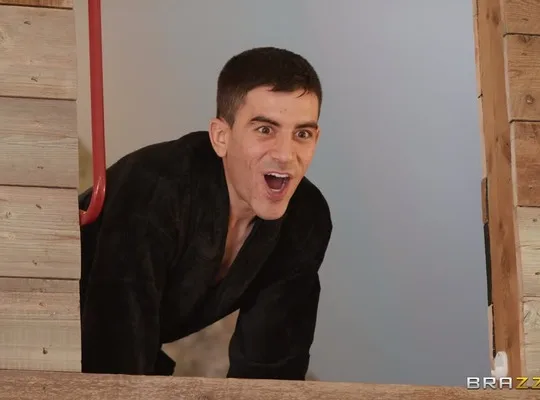 BRAZZERS2025-04-23雇佣一个家庭主妇