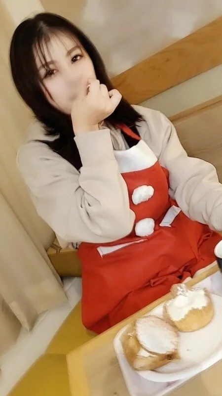 FC2-PPV-2546377 那个对我经常去的咖啡馆感到好奇的女孩/我要穿著我在商店穿的圣诞老人衣服中出