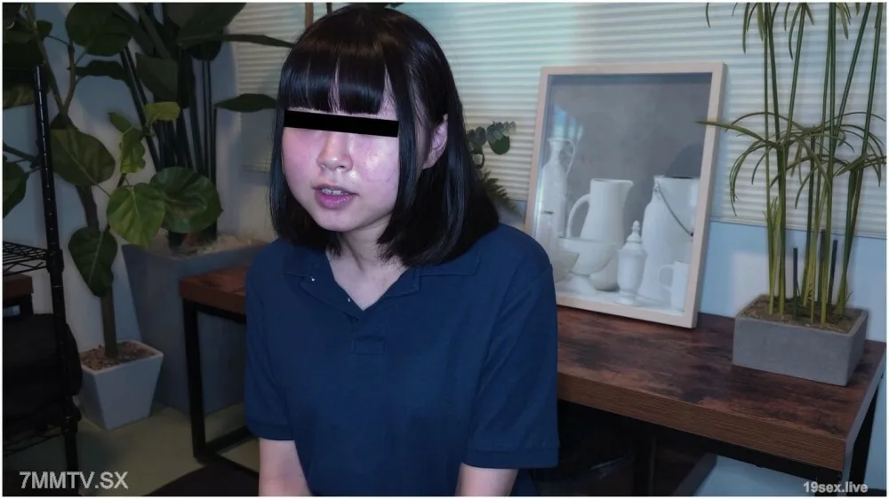 FC2-PPV-4459460 脸前胸前有一位黑发美女的彗星。