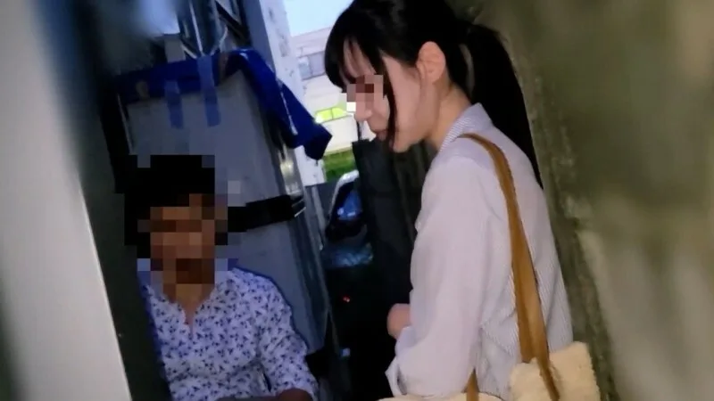 FC2-PPV-4577300 [个人]用另一个男人的鸡巴惩罚微笑的年轻妻子，虽然她很讨厌，但她敏感的体质并没有停止，最终多次进入她的阴道。