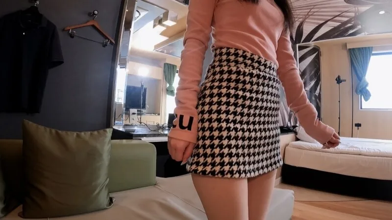 FC2-PPV-4798431 一位19岁、舌技出众的女孩♡ 她细腻的吻技和口交技巧一流，真想知道她是从哪里学来的♡ 与一位温柔如猫的女孩享受恋人般的性爱♡