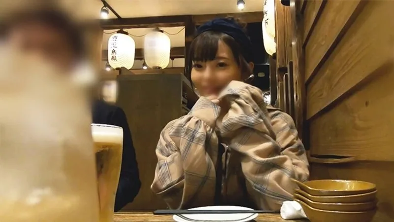 FC2-PPV-4800673 24岁的大学生春酱（Haru-chan）是个活泼俏皮的女孩，她努力装出一副成熟的样子。然而，因为学费的压力，她眼眶湿润，却依然努力地去勾搭男生。一位绅士的巨根插入了她娇嫩的身体。