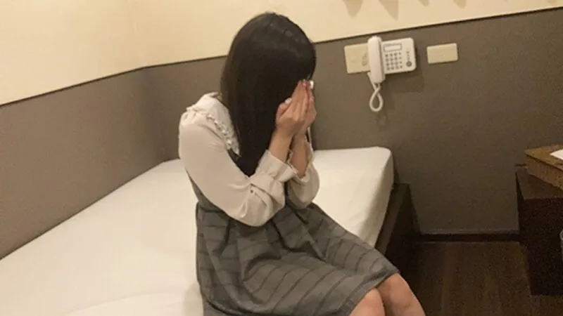 FC2-PPV-4802619 【前30名顾客立减500日圆】凉香，20岁，脸部特写，无码。这位量产的虐待狂美女曾是女仆，对你言听计从，在CFNM游戏中一丝不挂地被干！ （061）