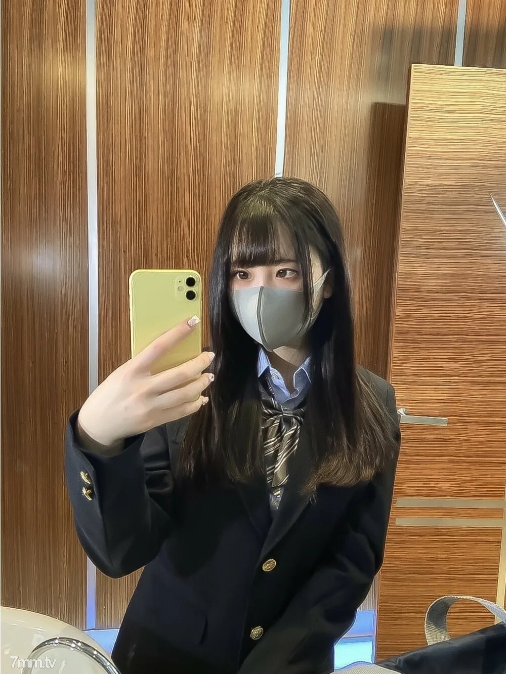 FC2-PPV-2664723 [第一枪] 18岁黑发纯真制服美少女Mika-chan！第一次体验学生插入！在 F 罩杯的年轻身体和第一次阴道射精中受孕！当我的月经没有来时，我接到了电话[我生命中的第一次大规模阴道射精]