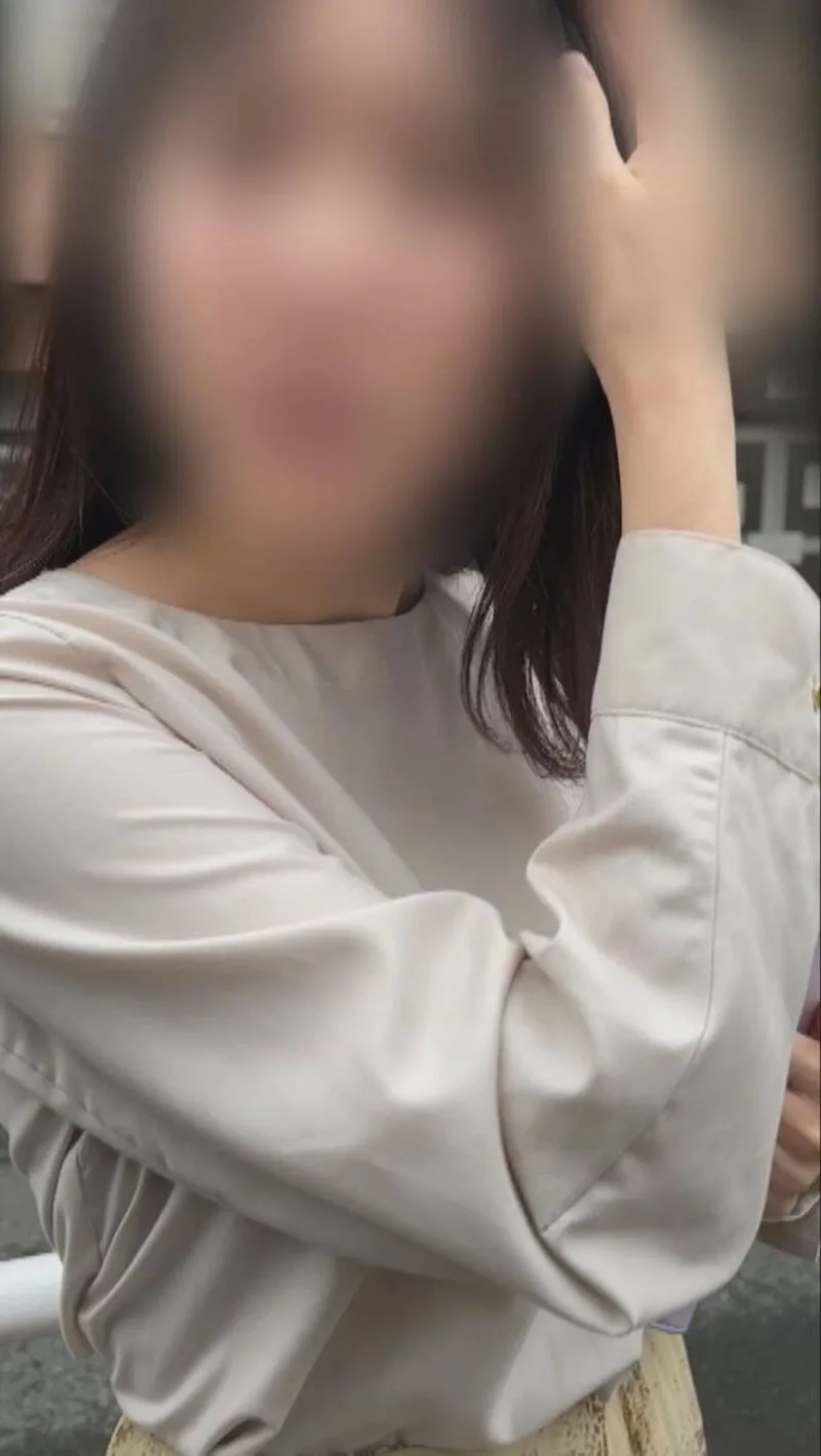 FC2-PPV-4891947 【个人】已婚钢琴教师试图礼貌地离开，但无法摆脱纠缠。她松开拳头，拼命忍耐，却被陌生人阴茎带来的快感所淹没。