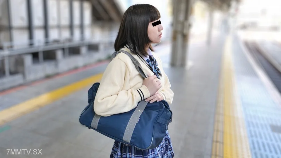 030125_001 穿制服的女孩是用餐目标