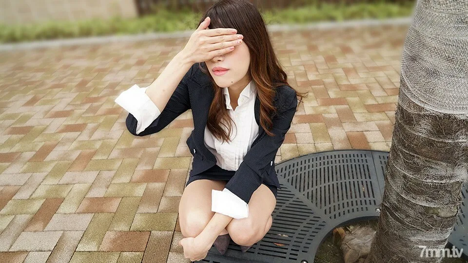 070420-01 经理本该关注那些总是在办公室里猥亵的OL员工......