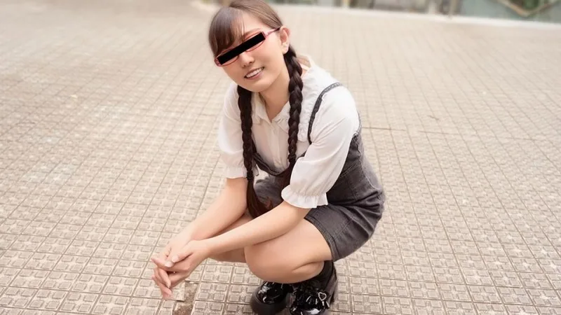 MUSUME-021426_01 一个戴著红色眼镜、对丰臀有兴趣的女孩 - 反町智美