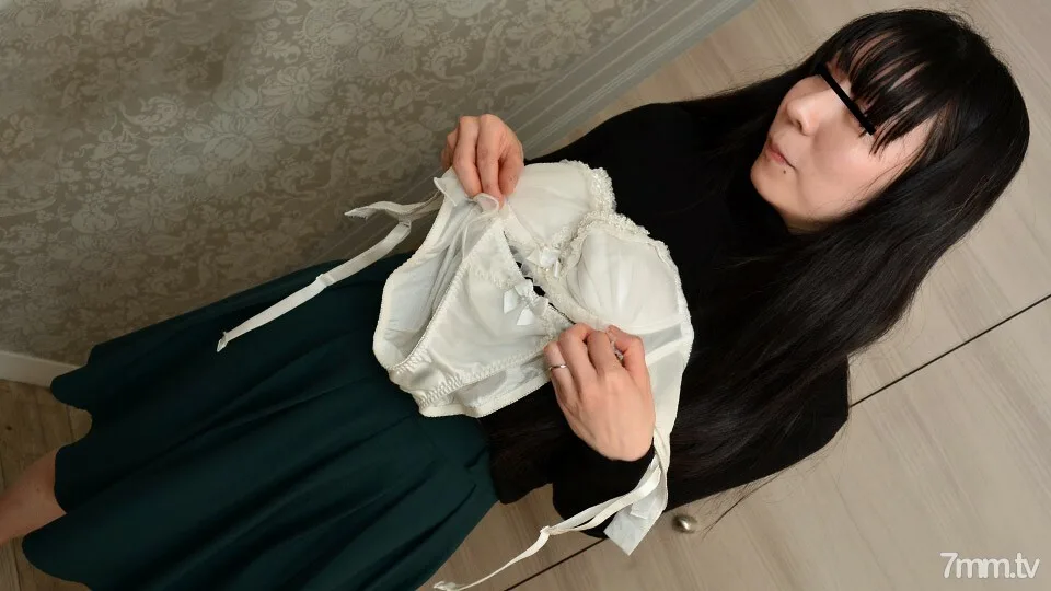 072421-506 老婆，让我买我现在穿的内裤！ ~ Bristle 妻子的胸罩和内裤套装 ~