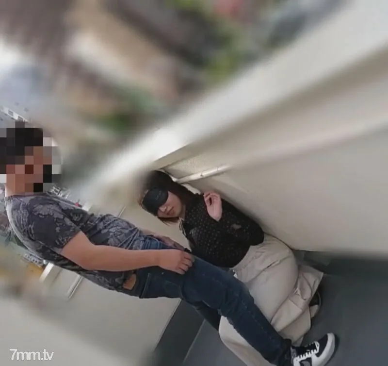 FC2-PPV-2900378 【个人】妈妈在看孩子体验幼儿园。他们被蒙上眼罩带走并在屋顶上送达，阴道射精在家里进行，直到接机。好处 9 分钟 FC2-PPV-2900378