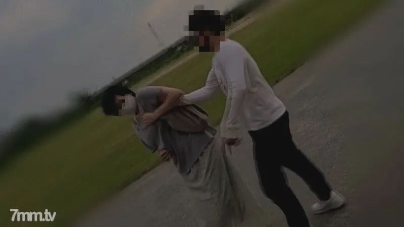 FC2-PPV-2930906 [个人] 下午的小区老婆揉出意外的chichi。天还亮的时候，我在立交桥下强暴了我的喉咙，并在隔壁房间和一个孩子用另一根棍子射了阴道精液。我只是把它光著身子扔在阳台上。 FC2-PPV-2930906