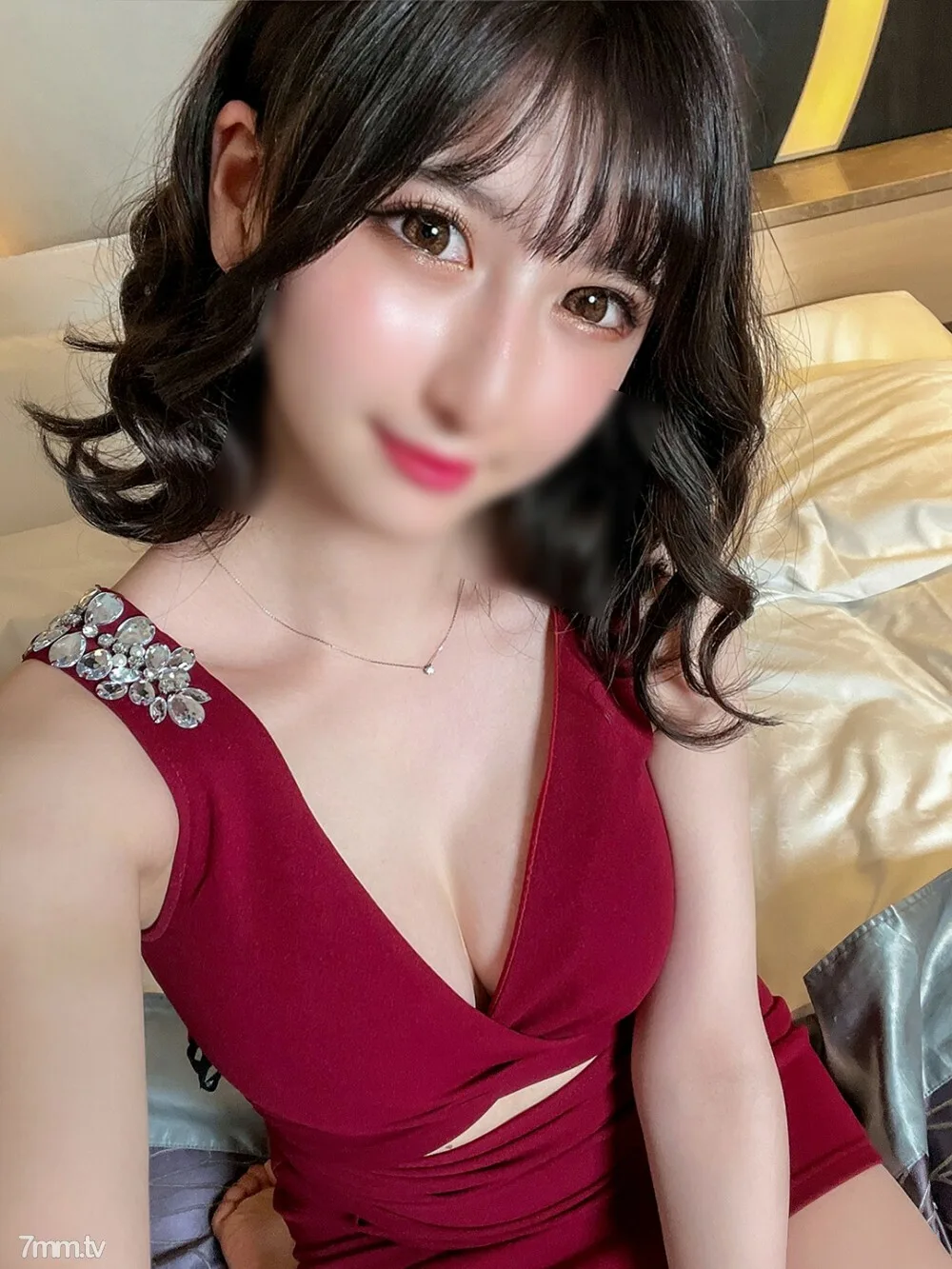 FC2-PPV-2973395 【FC2拍摄】出场！素人女大学生【限定】Uika-chan，22岁 节假日白天与东京某歌舞厅第一名的美女JD秘密会面！穿裙子和顾客玩耍，赤身裸体做爱！ ！！