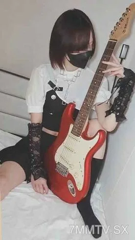FC2-PPV-3061517 想法需要出生成女孩/美大腿组女孩/厕所衣服阴道射精后牛孩子......