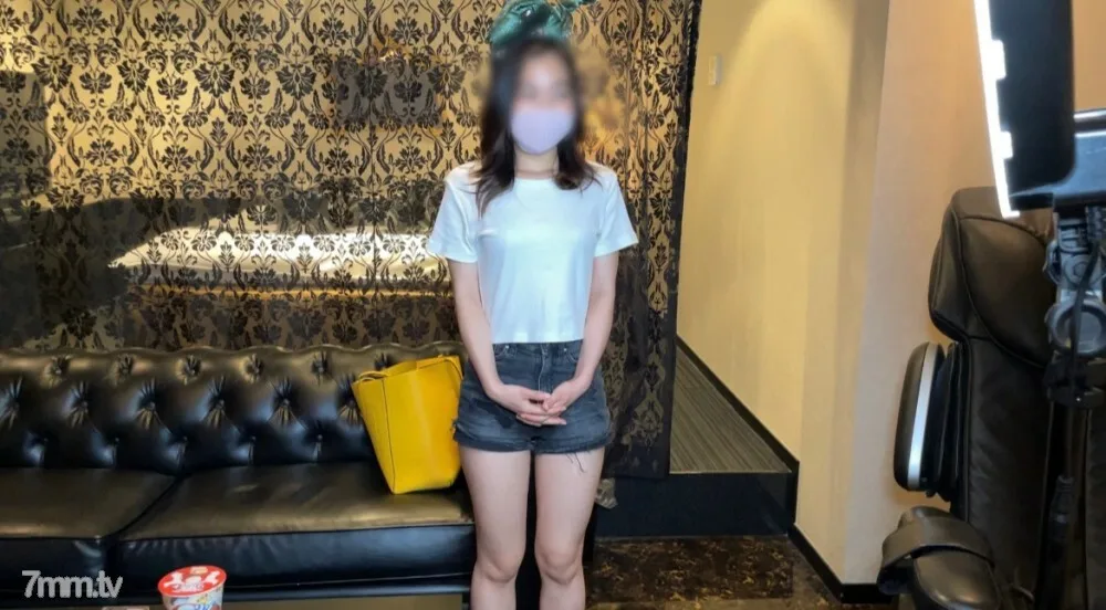 FC2-PPV-3074493 第一次拍摄！和我最喜欢的男朋友和两个有经验的人一起旅行回来后，一个陌生的叔叔和一个超级可爱的女儿偷偷地操！ S⚫︎X 与早早回家的最爱男友通话时直播 S⚫︎X [个人拍摄] 第一个 3P 奖金的第一个和最后一个记忆♡