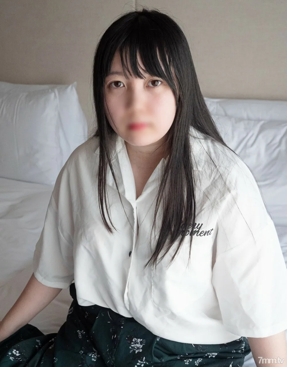 FC2-PPV-3079112 [未经审查] 棉花糖女大学生，E罩杯魅力十足。柔软，皮肤白皙的身体，握起来非常舒适。当相机对准我时，我一直都很紧张......未经授权的阴道射精的真实 POV 被讨厌