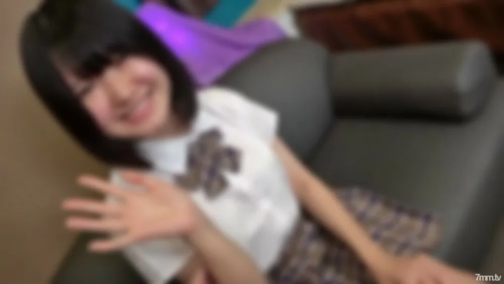 FC2-PPV-3088771 笑容满面的偶像级少年。一具白皙纤细稚嫩的身躯沉浸在快感中，突然哭了起来。 “我怀孕了……”那张忐忑不安的脸，最后也是大量的阴道射精。有生以来第一次有口交福利。