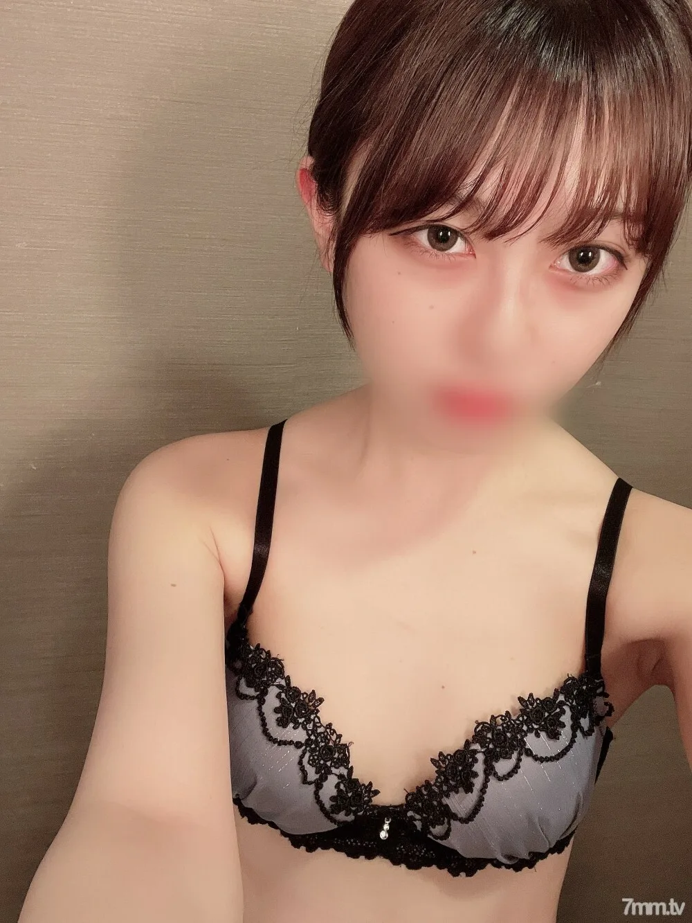 FC2-PPV-3131417 [* 父母发现] Ao ● 正在申请学院大学的 3 年级学生。一个白皙的苗条美女，充满了可爱和魅力。第一次阴道射精在嘴里做爱。一共射精三次。