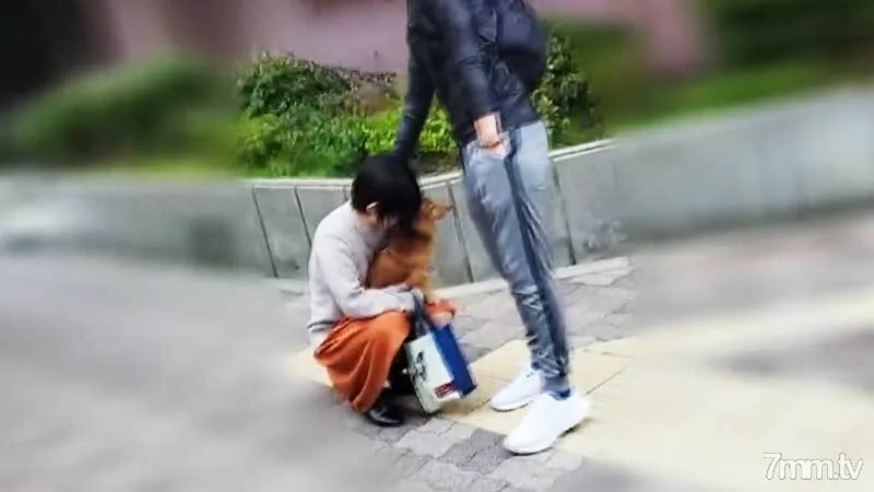 FC2-PPV-3129172 【个人】新人妻爱狗黑短毛。我在遛狗时被抓到,我闯入新婚夫妇的房子,馅饼在不担心宠物的情况下被批准