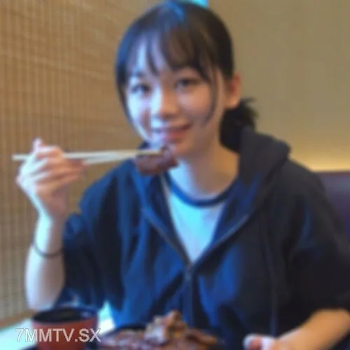 FC2-PPV-3149477 原以为会是个悲催的发展，没想到18岁女大学生拿著大瓶子抽风【优惠至12/28】