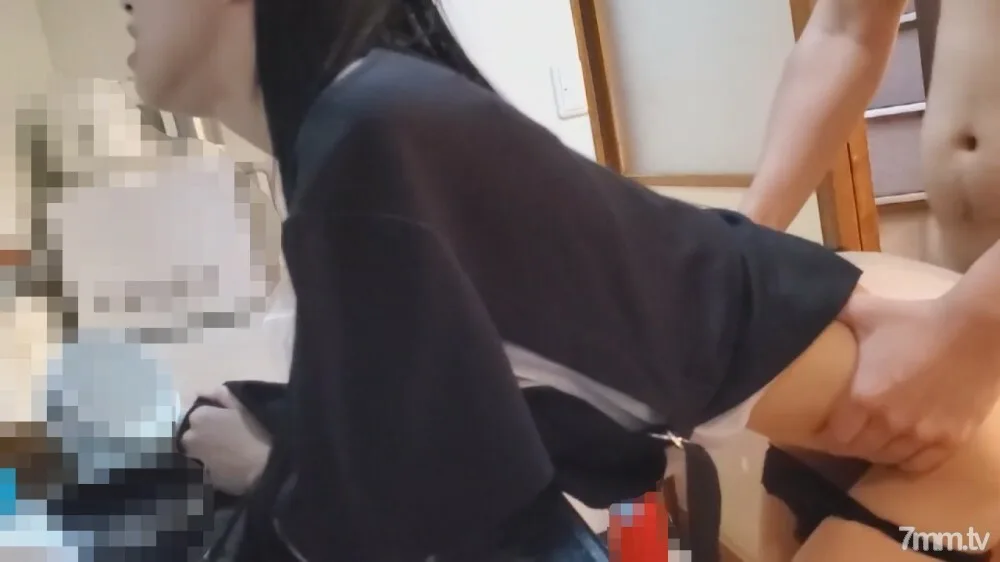 FC2-PPV-1846926 最多7 [个人] 黑发娇嫩的年轻妻子。闯入公共住房并用另一根棍子和阴道射精犯下