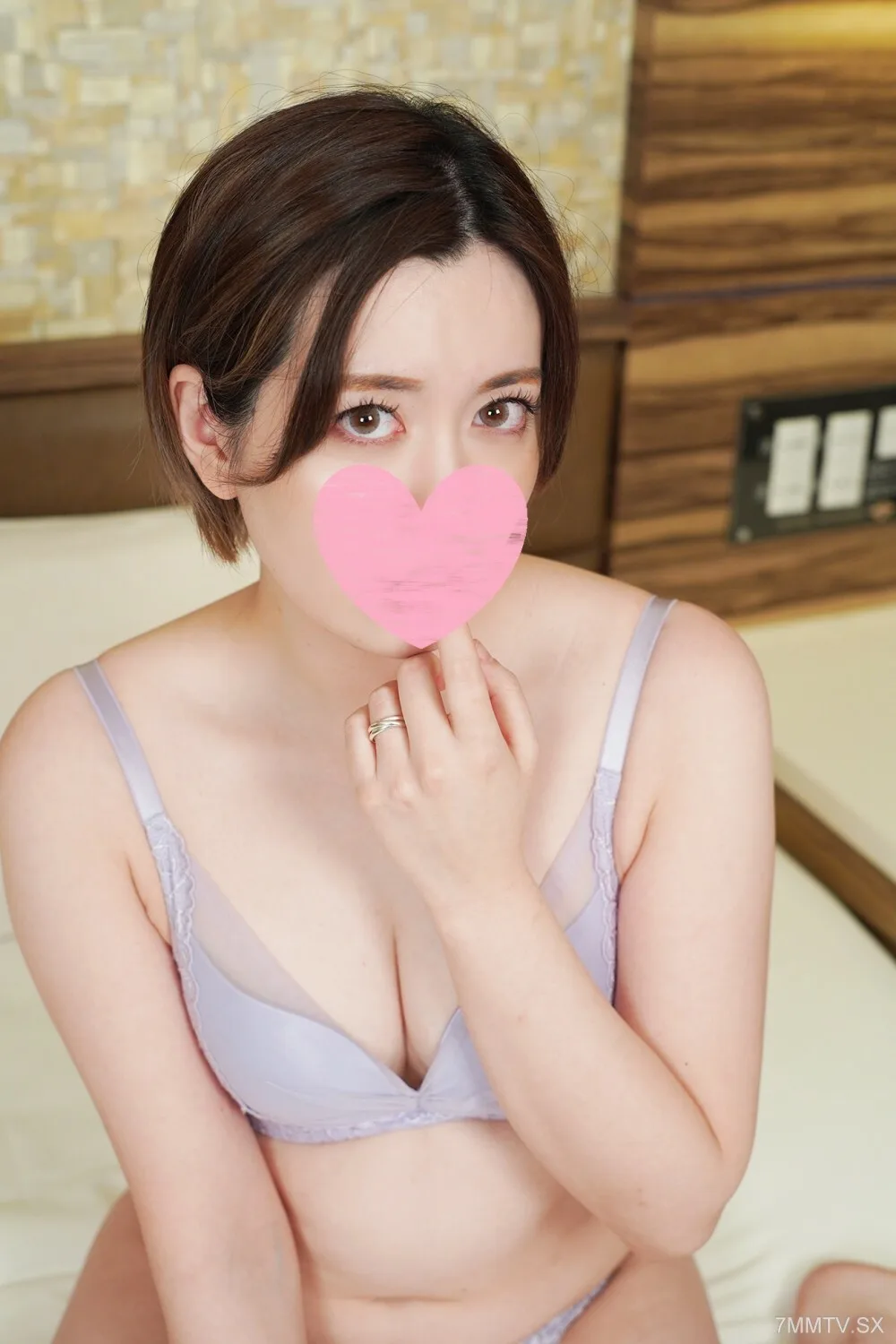 FC2-PPV-3245176 【人妻】婚后两年,身强力壮,有草坪。我有无法无天的忍耐,常年勃起,我的男性汁液滴落,我的脸颊充满了疯狂。注射阴道射精,随后主动注射双枪豆沙落入私人会所