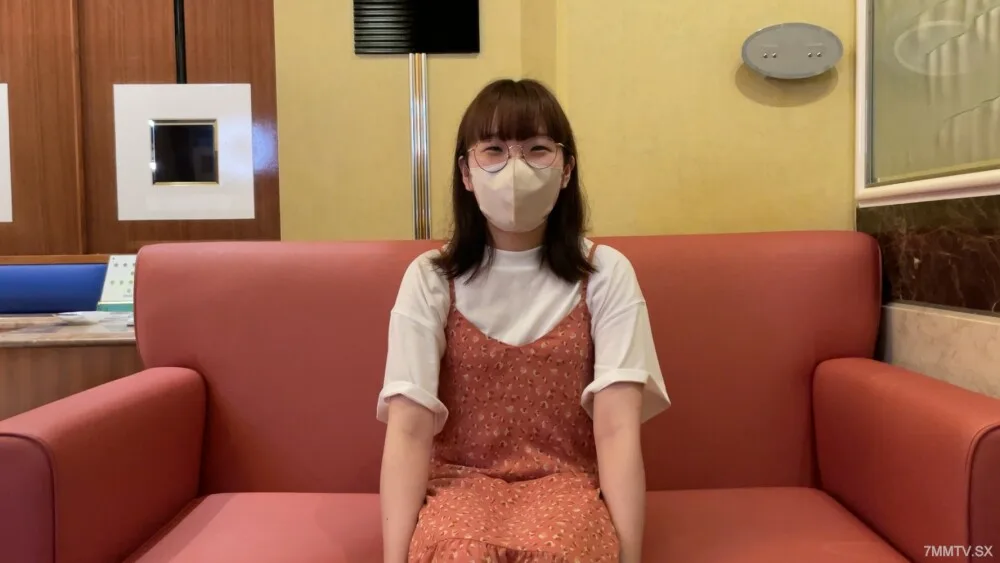 FC2-PPV-3617227 戴伊写的奇怪的爱好*OL。一种不常见的公共简易眼镜 * 灯罩是由刺穿的肉棒制成的。