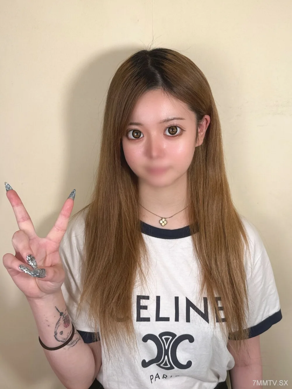 FC2-PPV-4430494 终于，真美的脸上的洞被打开了。